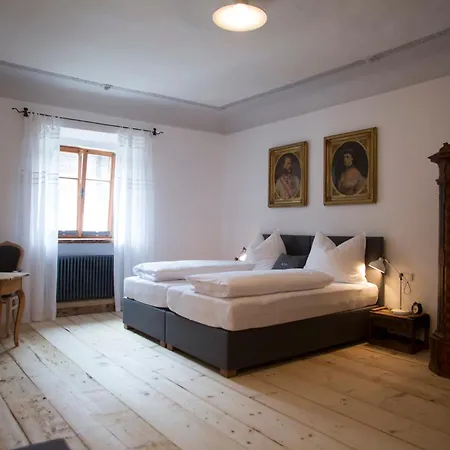 & Gourmetwirtshaus Kirchenwirt Seit 1326