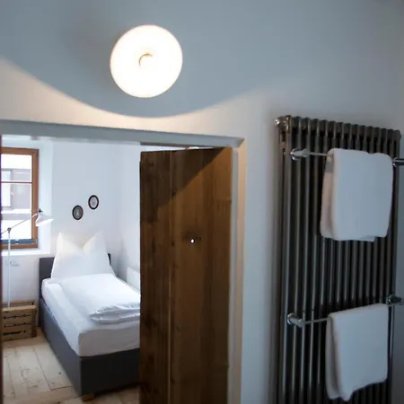 & Gourmetwirtshaus Kirchenwirt Seit 1326 מלון לאוגנג