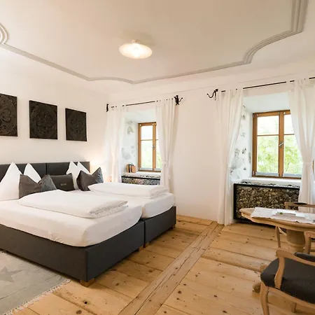 & Gourmetwirtshaus Kirchenwirt Seit 1326 4* לאוגנג