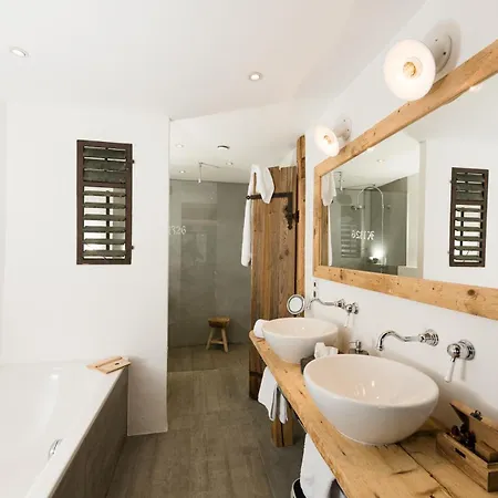 & Gourmetwirtshaus Kirchenwirt Seit 1326 מלון