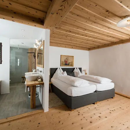 Hotel & Gourmetwirtshaus Kirchenwirt Seit 1326