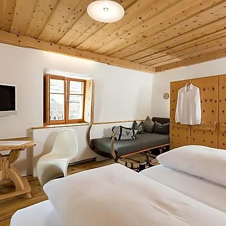 & Gourmetwirtshaus Kirchenwirt Seit 1326 Szálloda Leogang