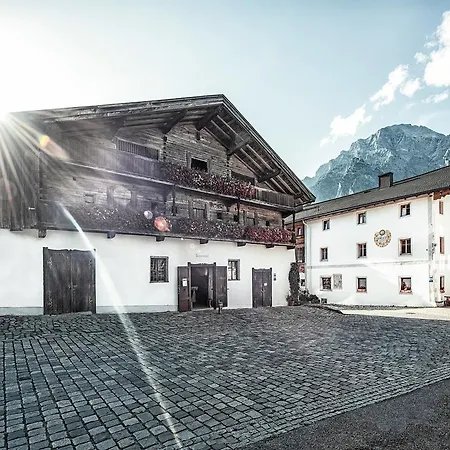 & Gourmetwirtshaus Kirchenwirt Seit 1326 4*