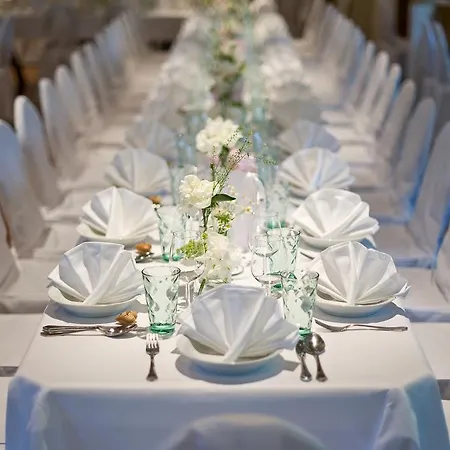 Hotel & Gourmetwirtshaus Kirchenwirt Seit 1326 Leogang