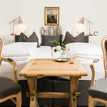 & Gourmetwirtshaus Kirchenwirt Seit 1326 לאוגנג