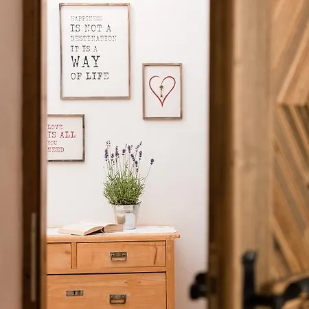 מלון & Gourmetwirtshaus Kirchenwirt Seit 1326 לאוגנג