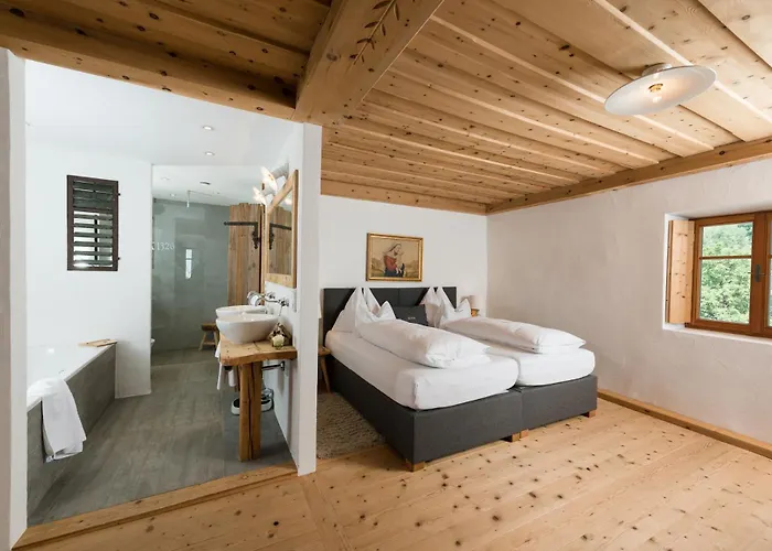 Hotel & Gourmetwirtshaus Kirchenwirt Seit 1326