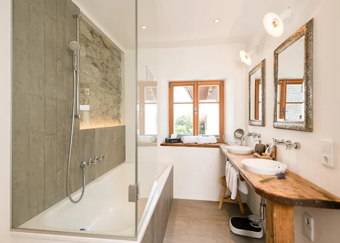 Hotel & Gourmetwirtshaus Kirchenwirt Seit 1326 4*